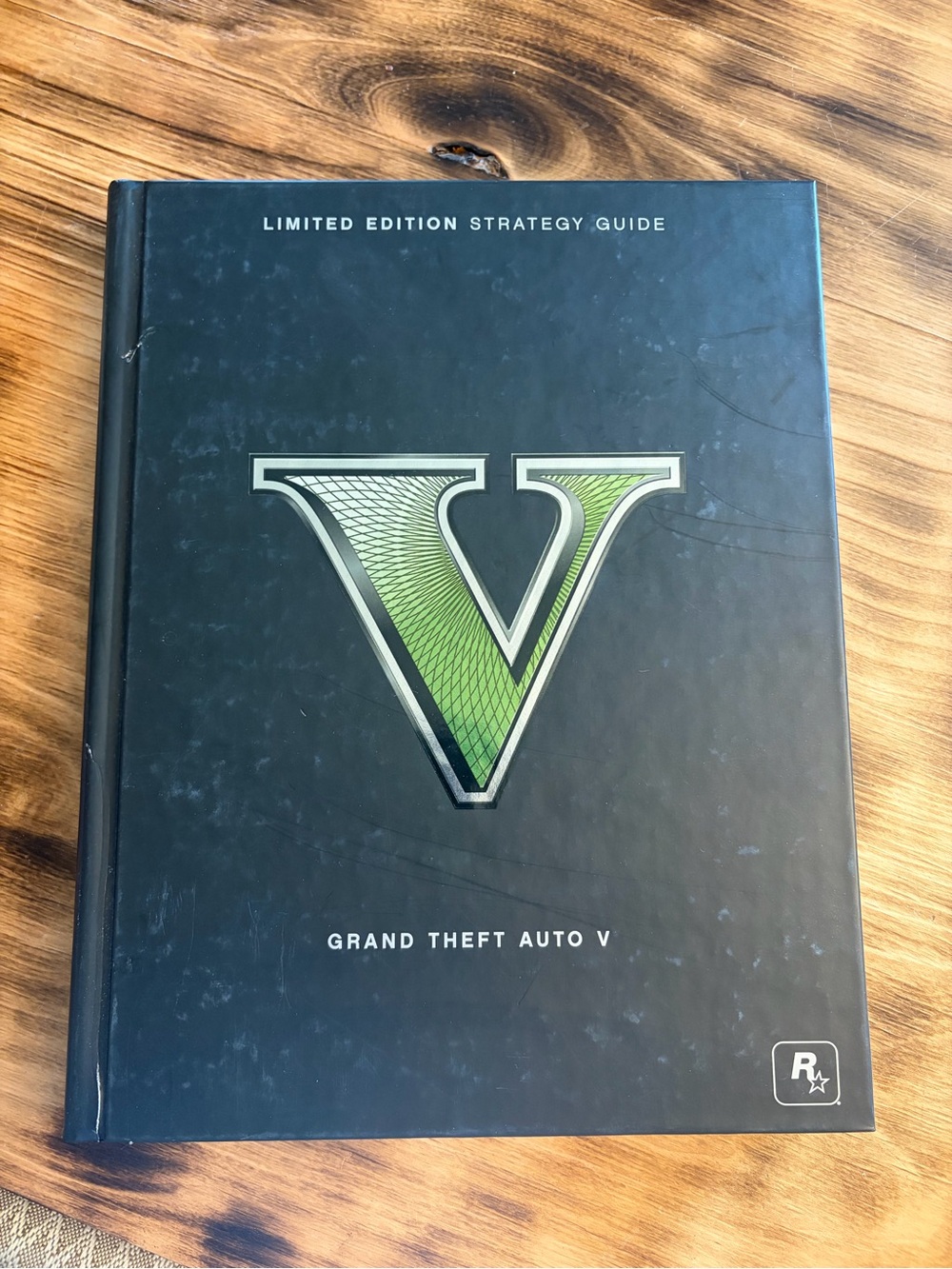 Grand Theft Auto V Limited Edition Strategy Guide - Black & Green Cover